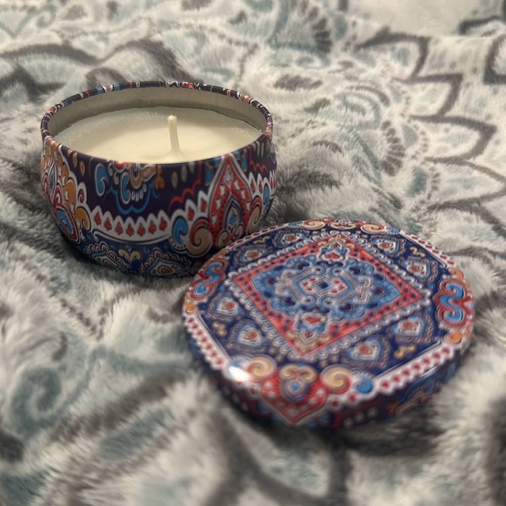 NWT Natural Smokeless Scented Soy Candle - Chamomile
